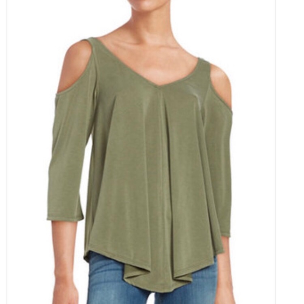 Design Lab V-Neck Cold Shoulder Knit Top